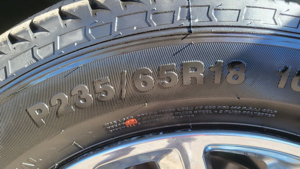 Used 2019 GMC Acadia SLT image 16