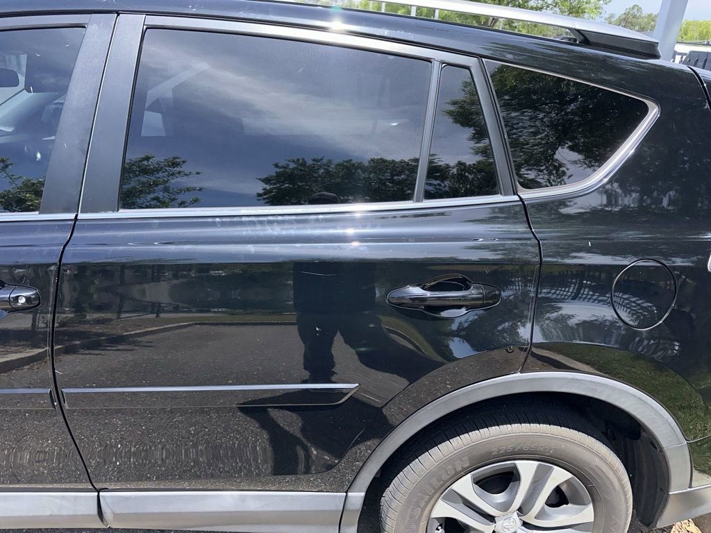 Used 2018 Toyota RAV4 LE AWD/4WD image 7