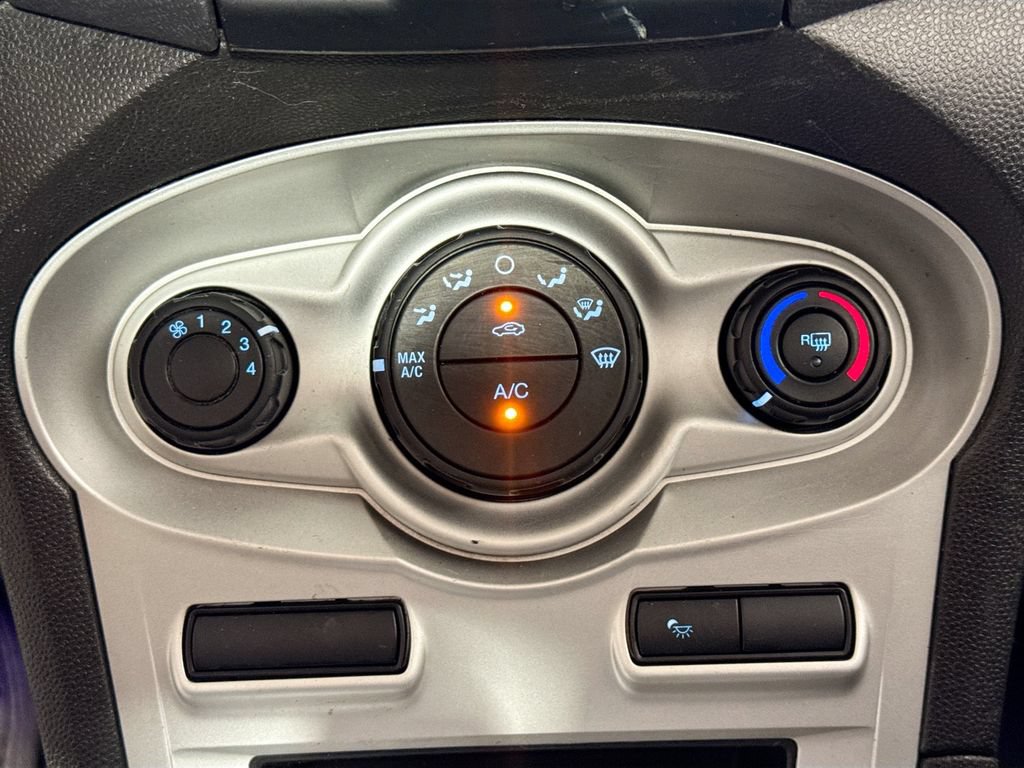 Used 2015 Ford Fiesta SE FWD image 14