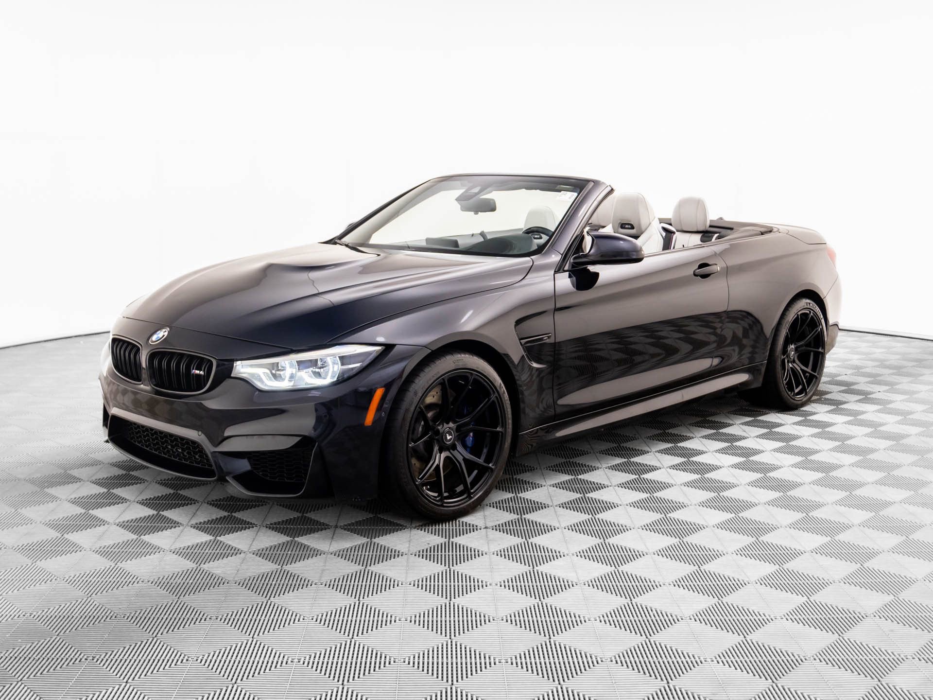 Used 2018 BMW M4 Convertible w/ Competition Package image 1