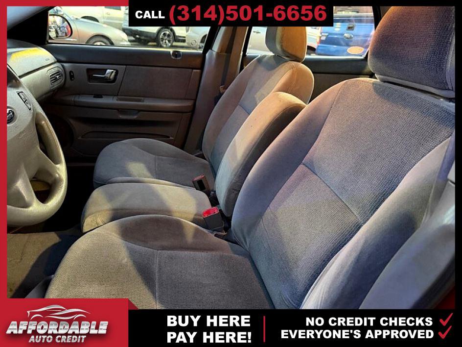 Used 2002 Ford Taurus SE image 4