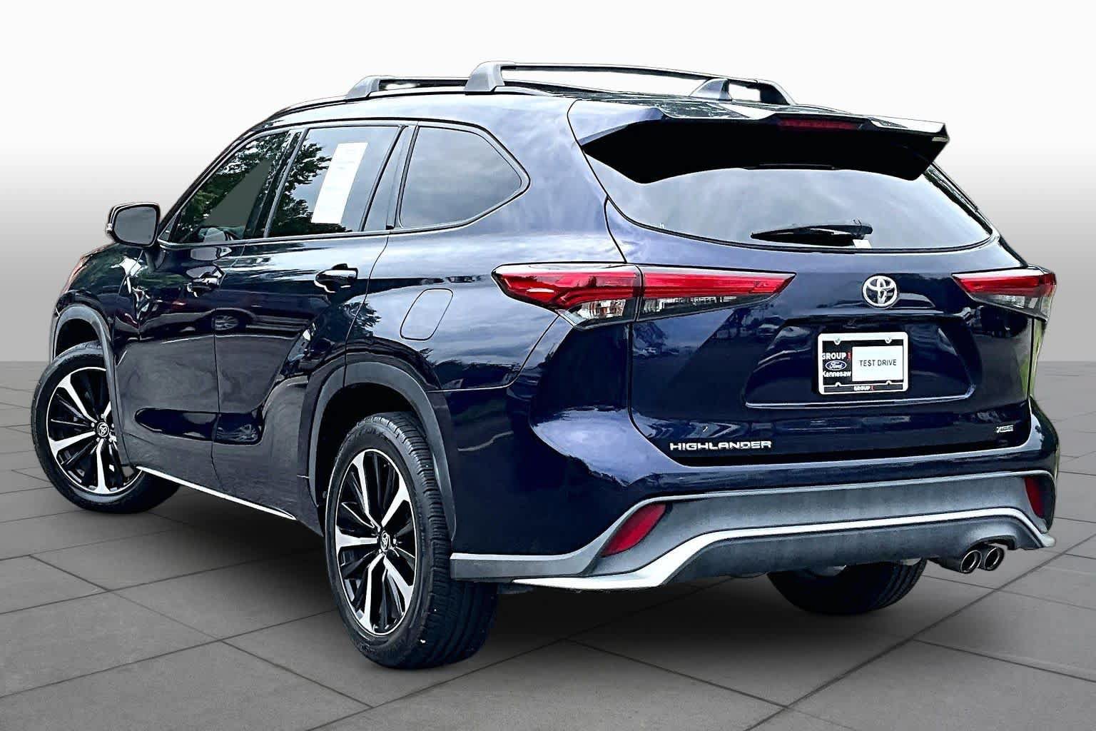 Used 2022 Toyota Highlander XSE FWD image 23