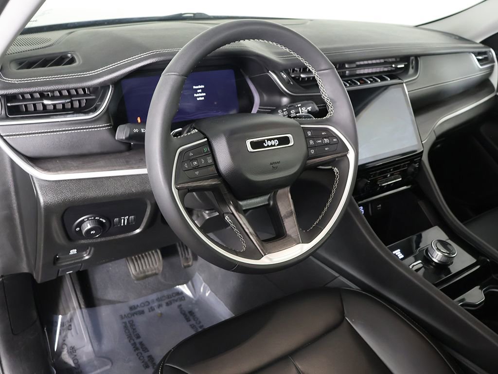 Used 2023 Jeep Grand Cherokee Limited image 29