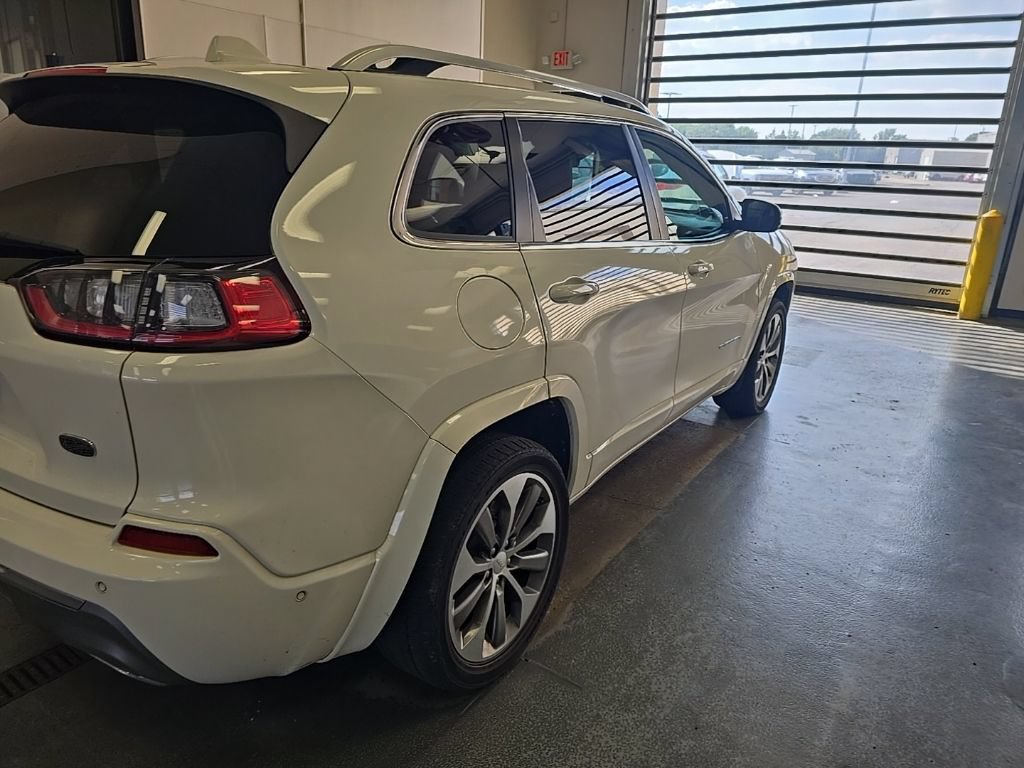 Used 2019 Jeep Cherokee Overland w/ Technology Group AWD/4WD image 3