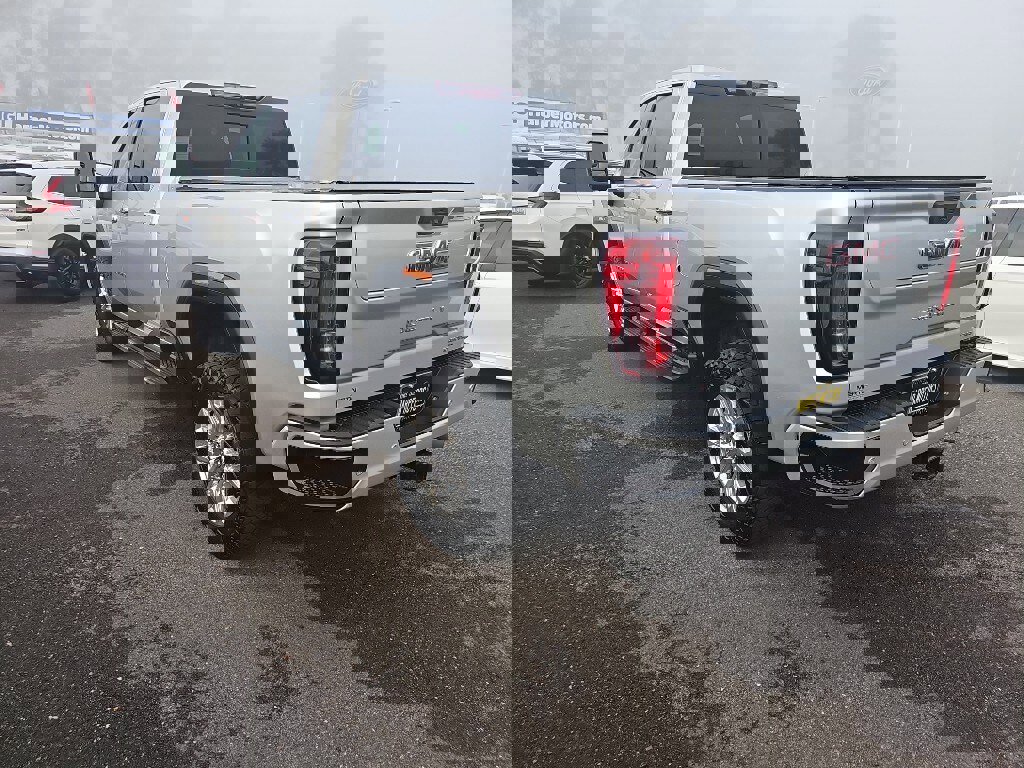 Used 2022 GMC Sierra 3500 Denali w/ Denali Ultimate Package image 3