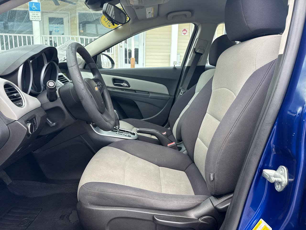 Used 2013 Chevrolet Cruze LS FWD image 28