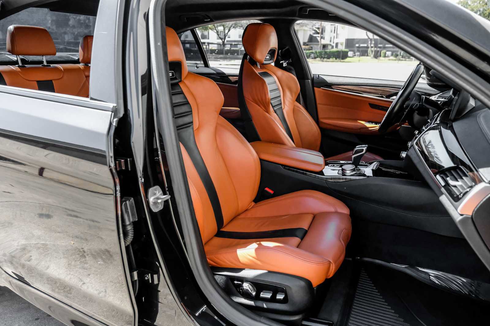 Used 2023 BMW M5 image 33