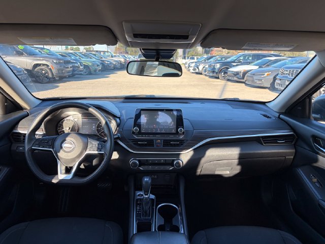 Used 2024 Nissan Altima 2.5 SV FWD image 13