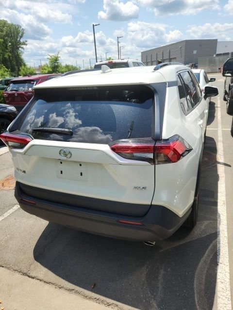 Used 2022 Toyota RAV4 XLE Premium FWD image 3