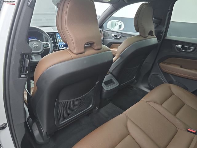 Used 2023 Volvo XC60 B5 Plus image 41