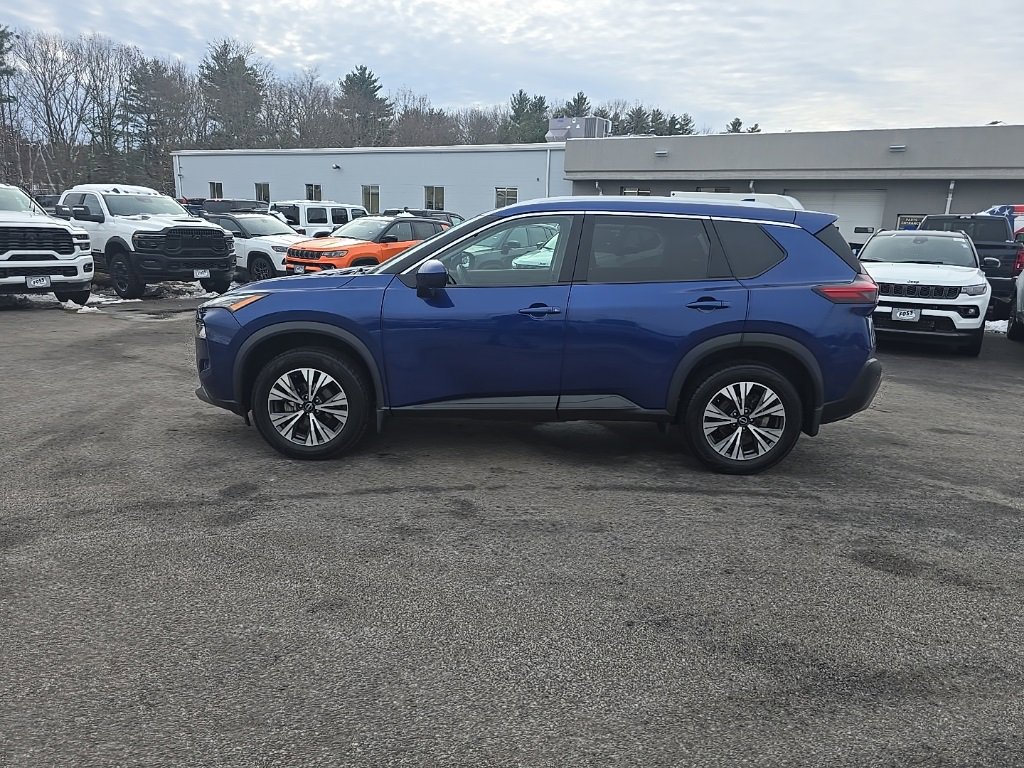 Used 2023 Nissan Rogue SV w/ SV Premium B Package image 4