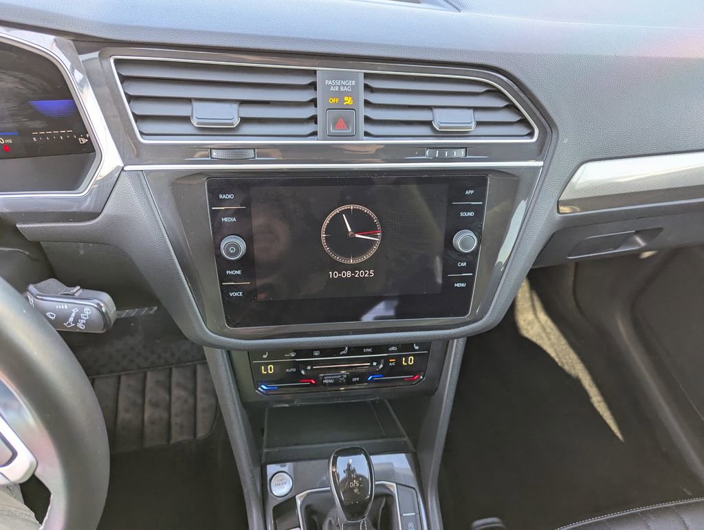 Used 2024 Volkswagen Tiguan SE image 19