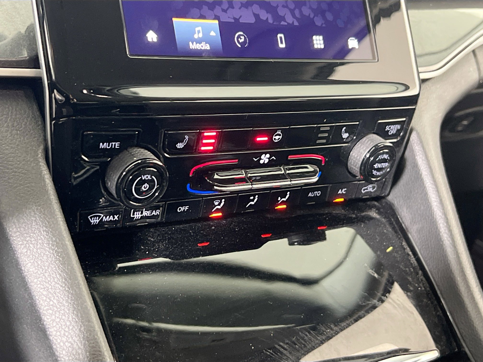 Used 2021 Jeep Grand Cherokee L Laredo w/ Luxury Tech Group I image 15