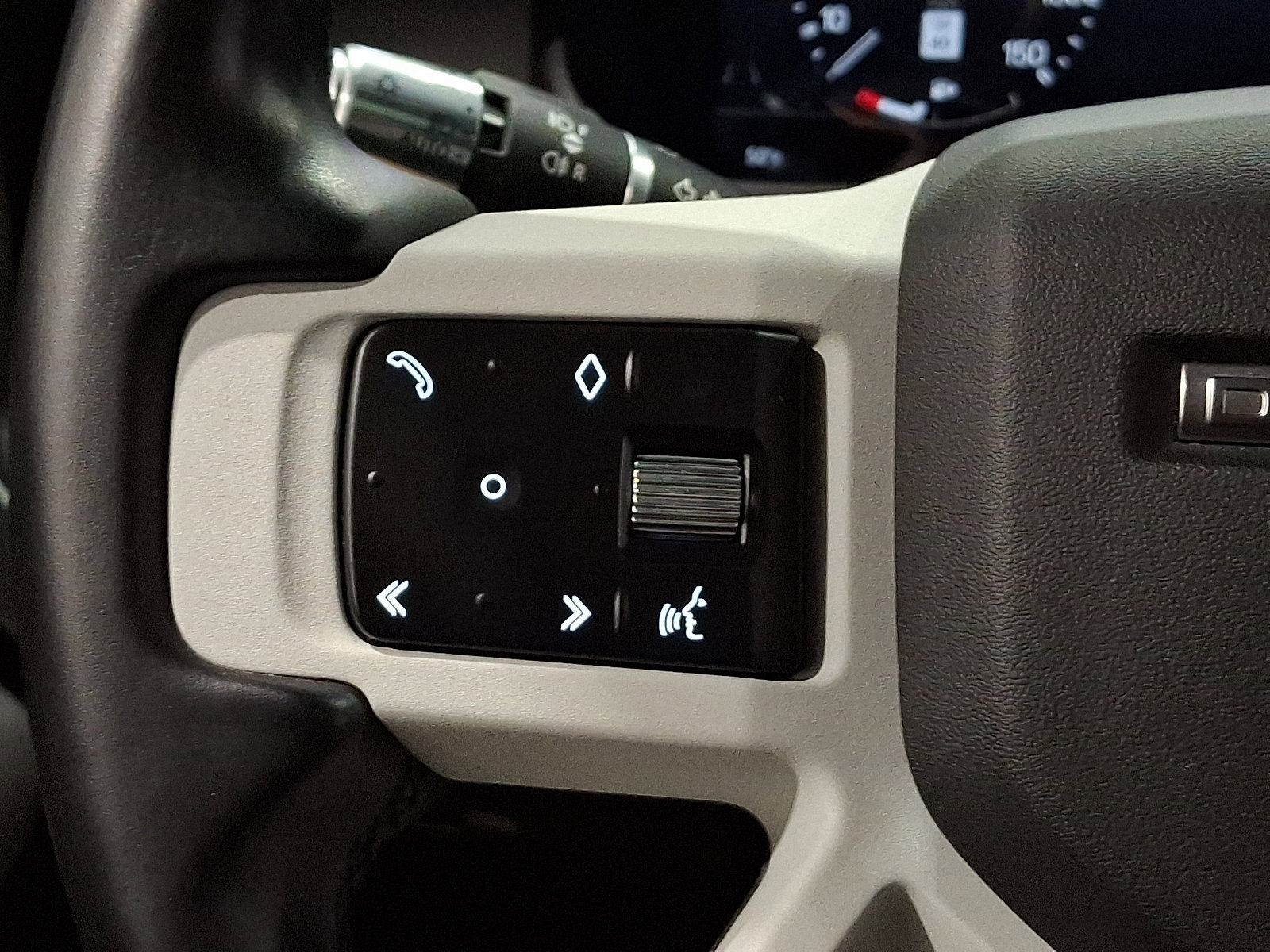 Used 2021 Land Rover Defender 110 SE image 21