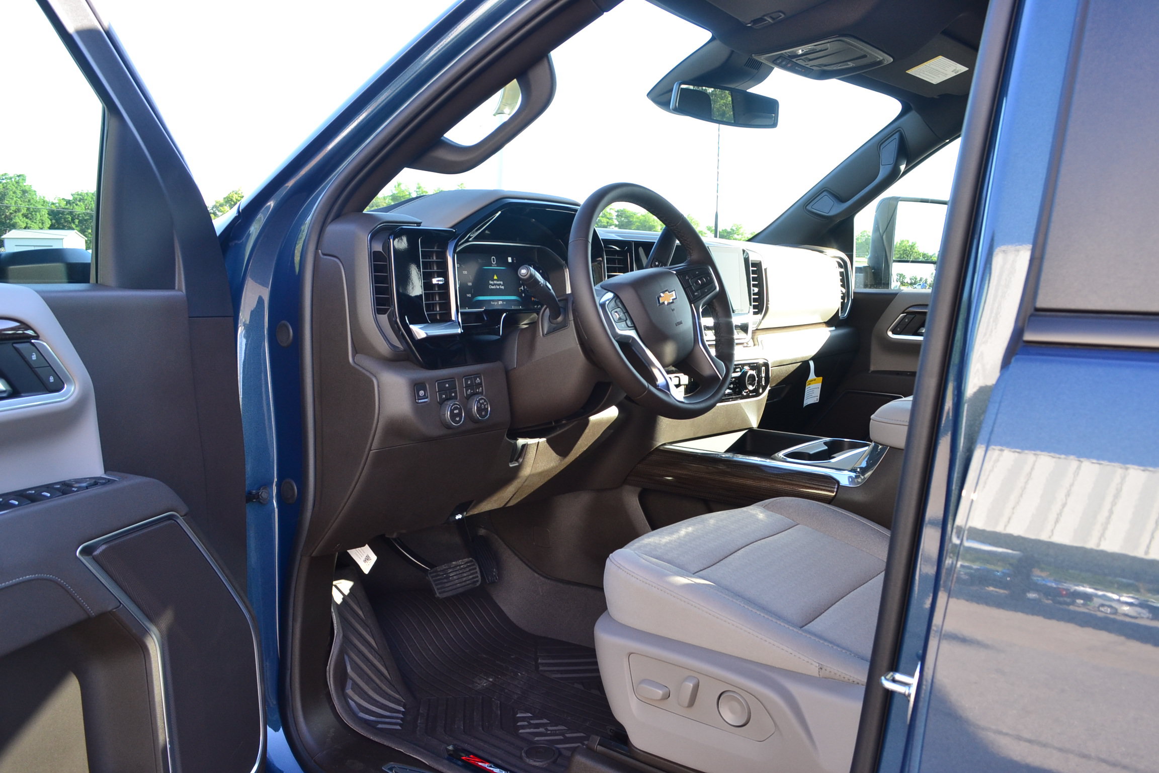 New 2026 Chevrolet Silverado 2500 LT w/ All Star Edition AWD/4WD image 6