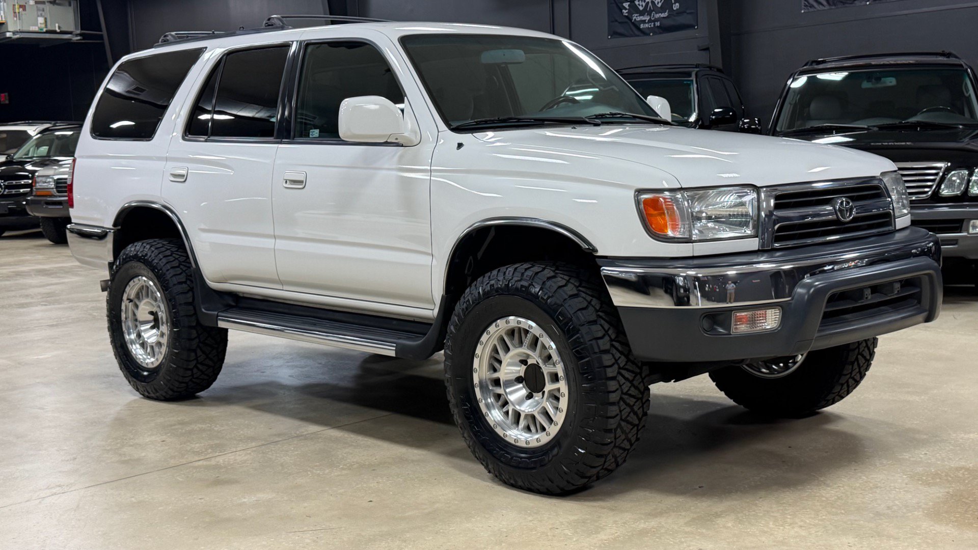 Used 2000 Toyota 4Runner SR5 w/ Upgrade Value Pkg 4 AWD/4WD image 3