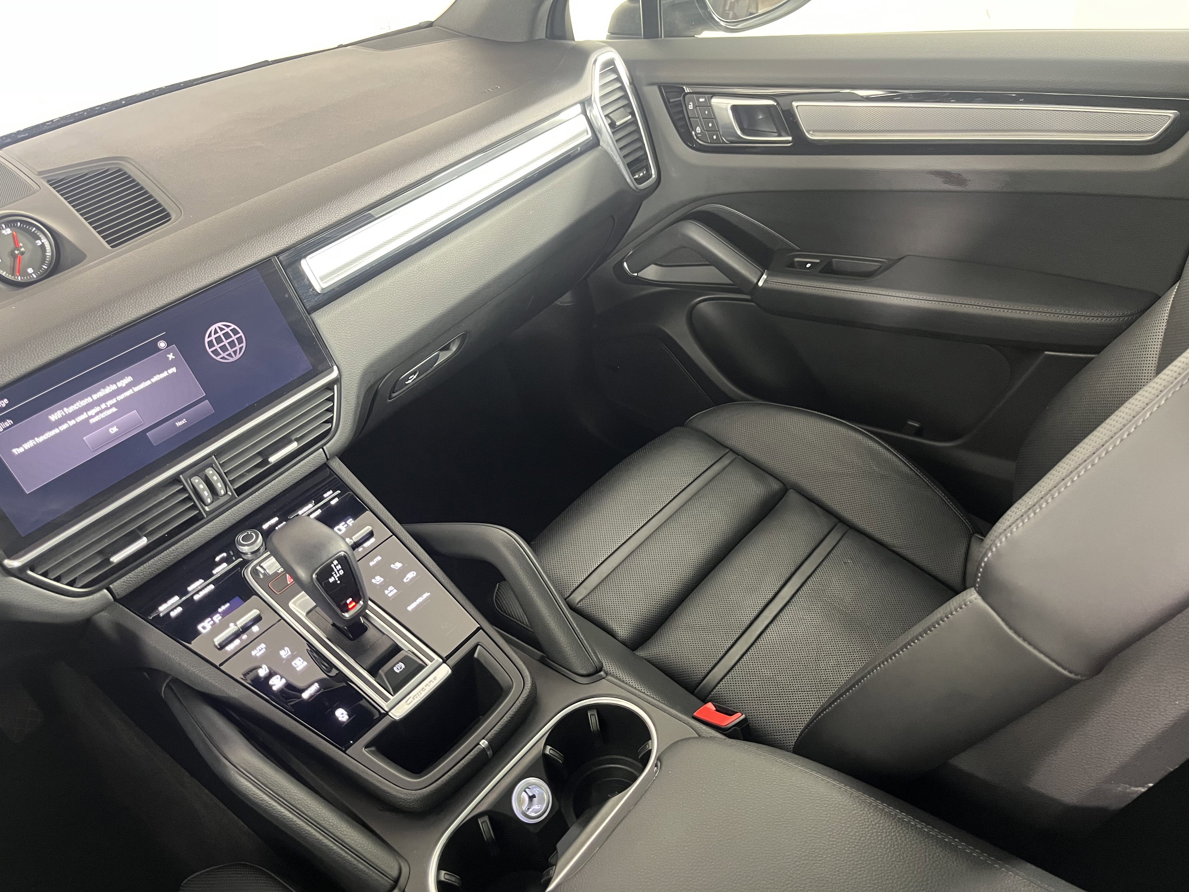 Used 2023 Porsche Cayenne Platinum Edition image 11