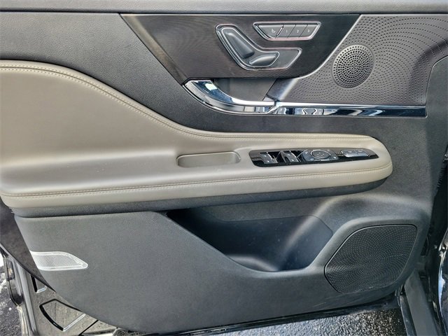 Certified 2023 Lincoln Corsair AWD w/ Equipment Group 101A image 9