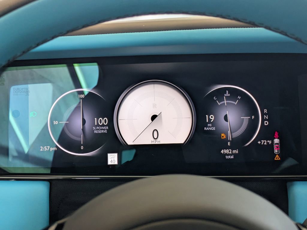 Used 2025 Rolls-Royce Cullinan AWD/4WD image 18