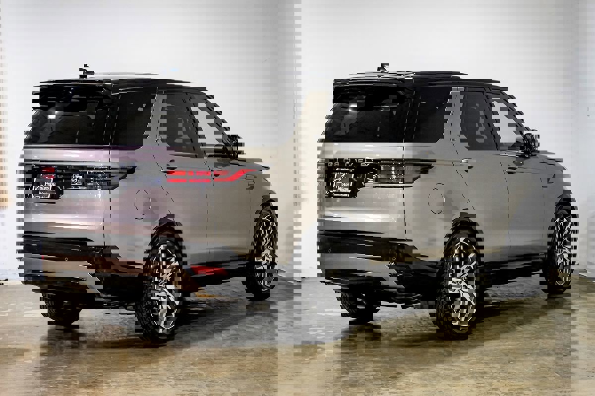 Used 2021 Land Rover Discovery HSE R-Dynamic AWD/4WD image 8