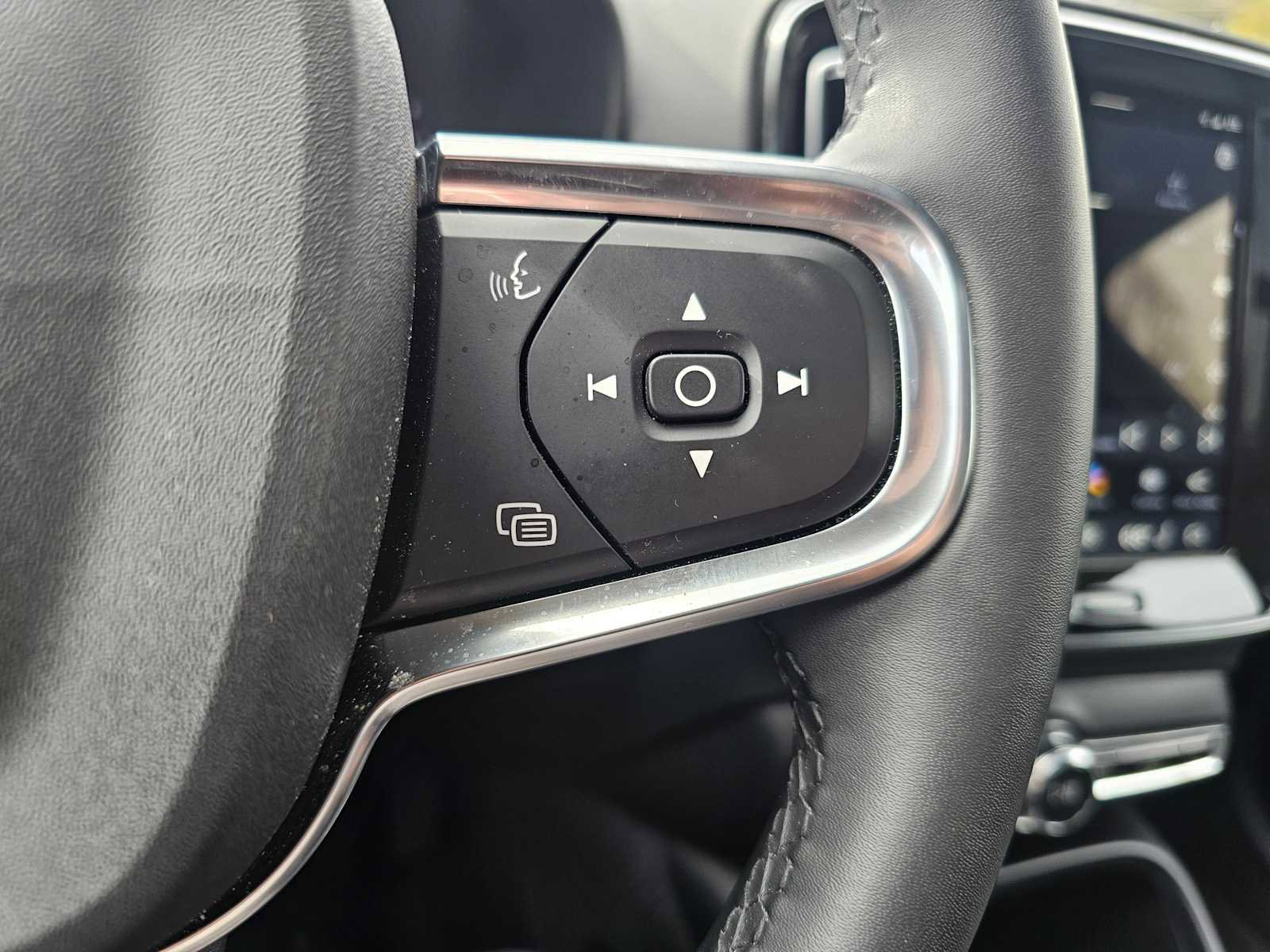 Certified 2024 Volvo XC40 B5 Plus w/ Climate Package image 35