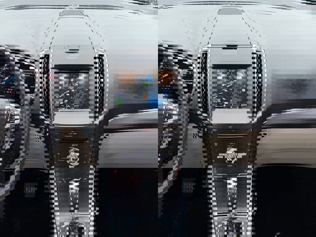 Used 2018 Ford Edge Titanium w/ Technology Package image 15