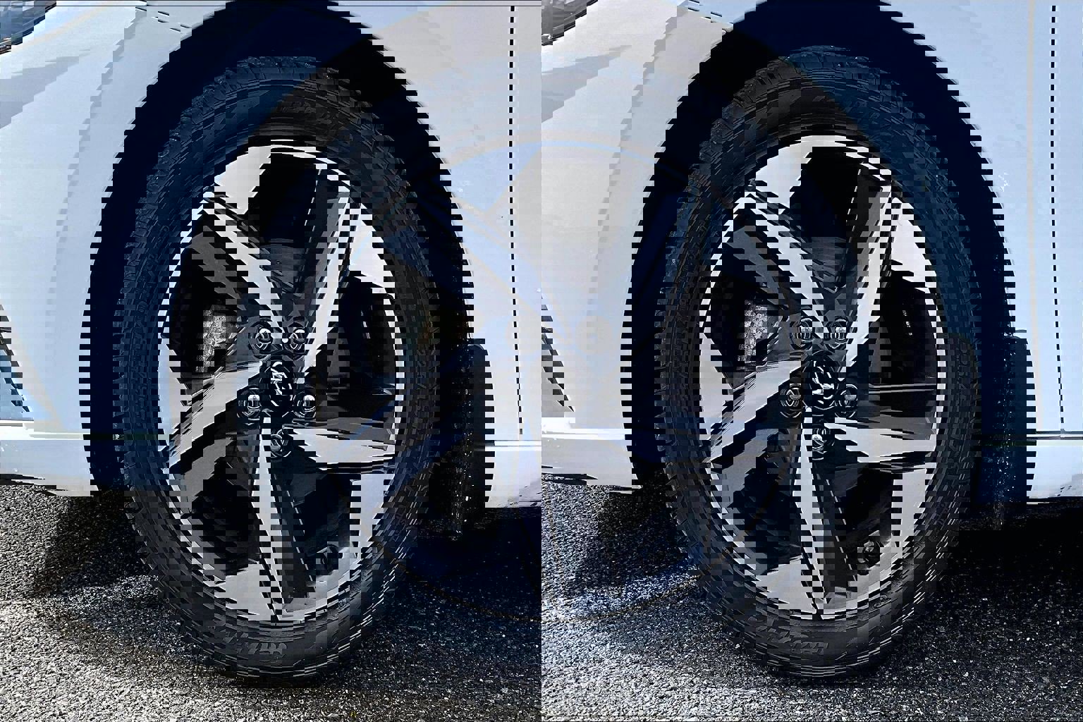 Used 2023 Hyundai Elantra Limited image 9