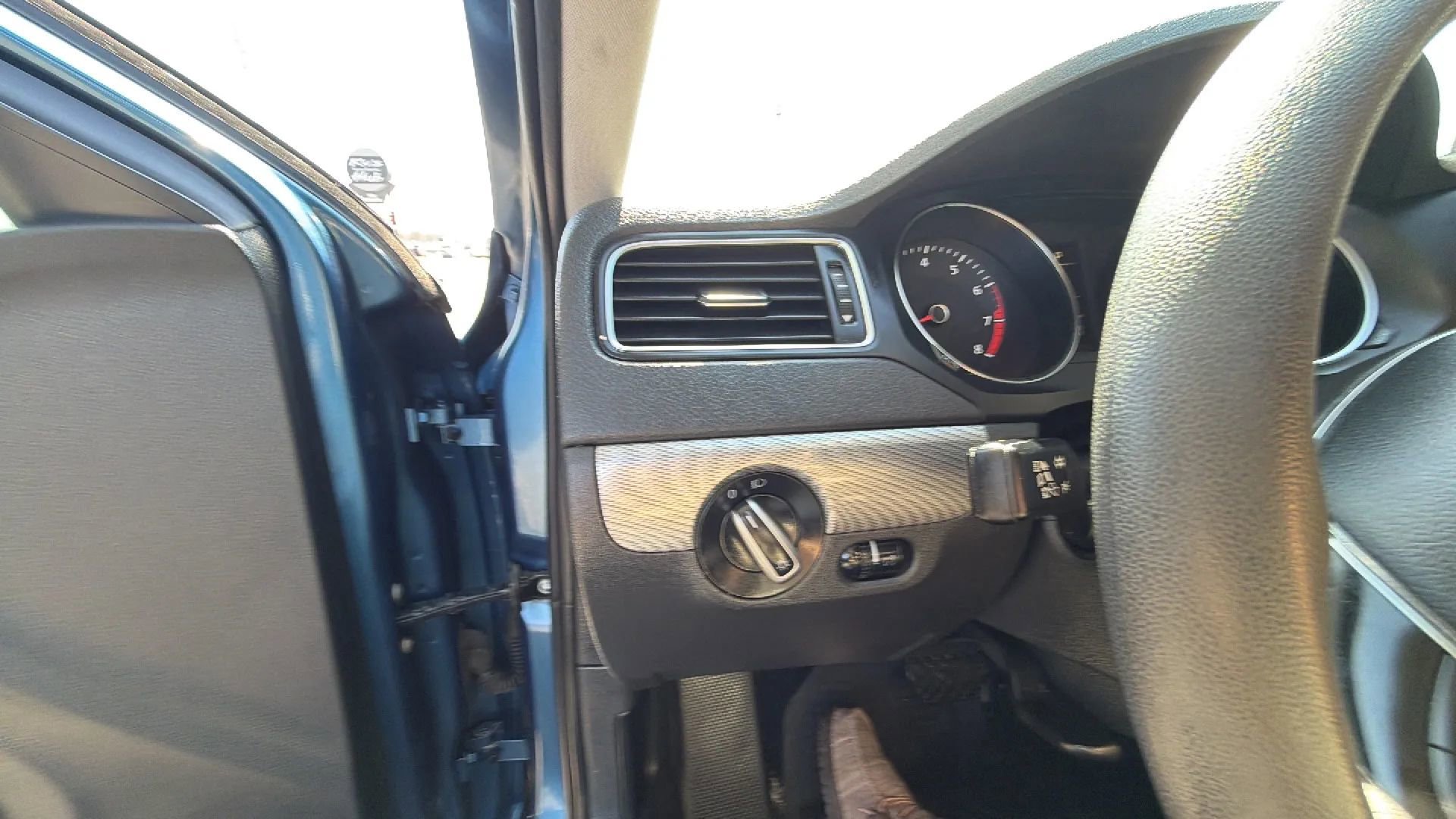 Used 2015 Volkswagen Jetta SE image 39