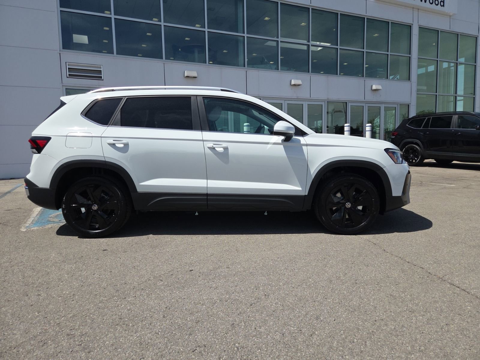 New 2026 Volkswagen Taos SE FWD image 2
