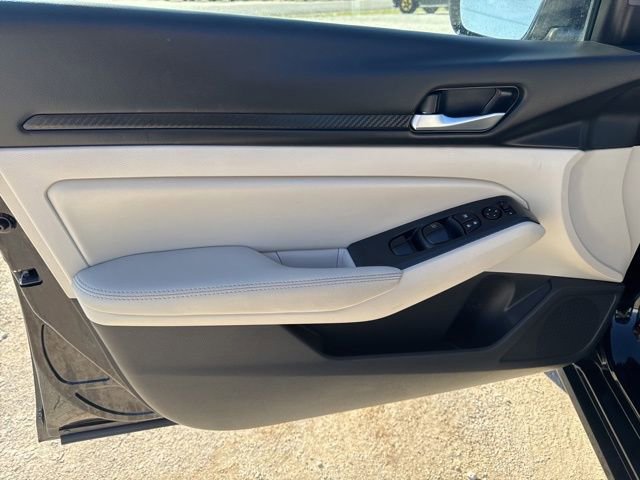 Used 2024 Nissan Altima 2.5 SV image 21