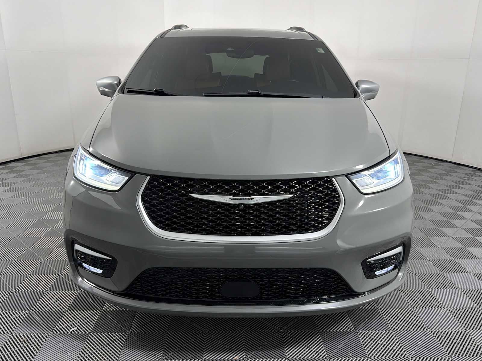 Used 2021 Chrysler Pacifica Pinnacle video 2