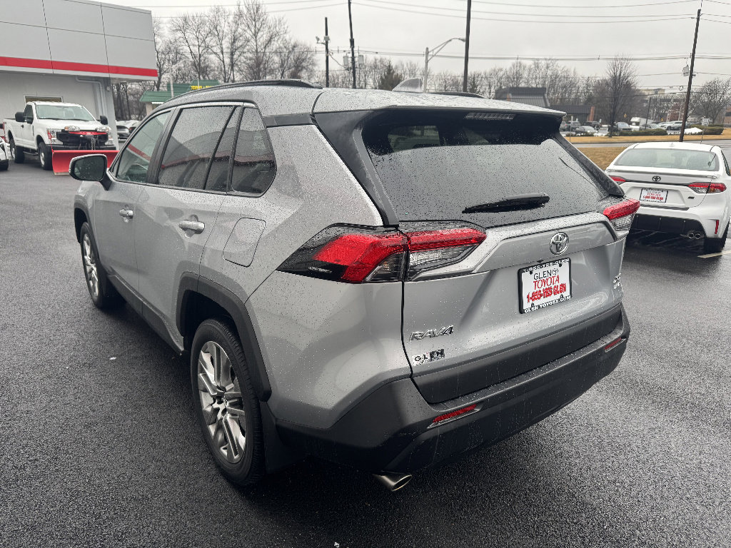 Used 2019 Toyota RAV4 XLE Premium w/ Cold Weather Package image 7