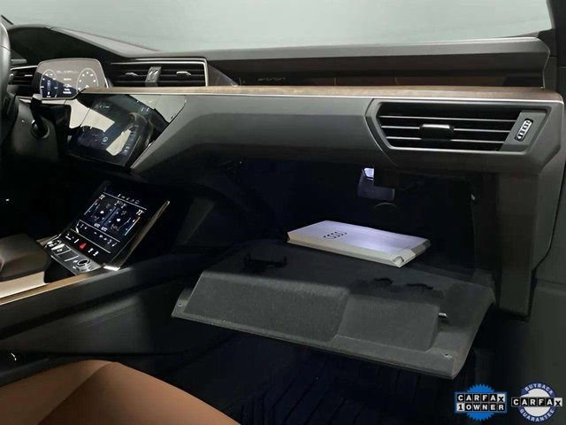 Used 2022 Audi e-tron Premium Plus w/ Premium Plus Package image 89