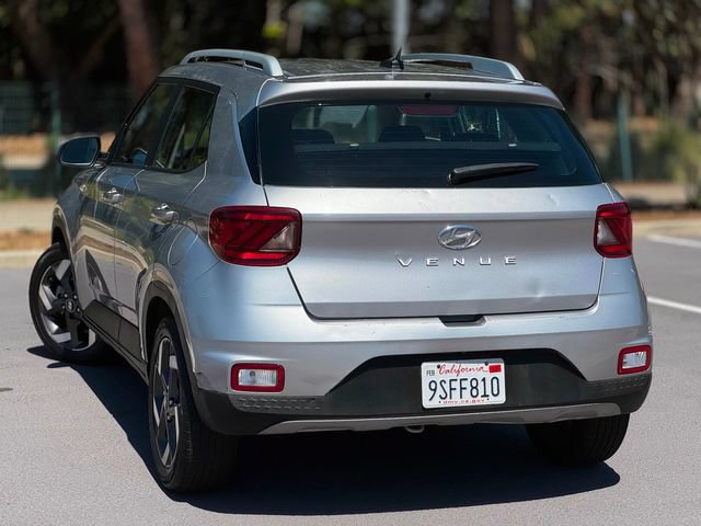 Used 2025 Hyundai Venue SEL FWD image 14