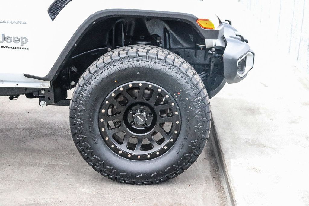 Used 2023 Jeep Wrangler Unlimited Sahara AWD/4WD image 11