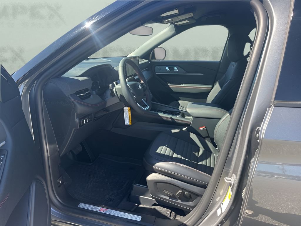 Used 2025 Ford Explorer ST-Line w/ Premium Package image 9