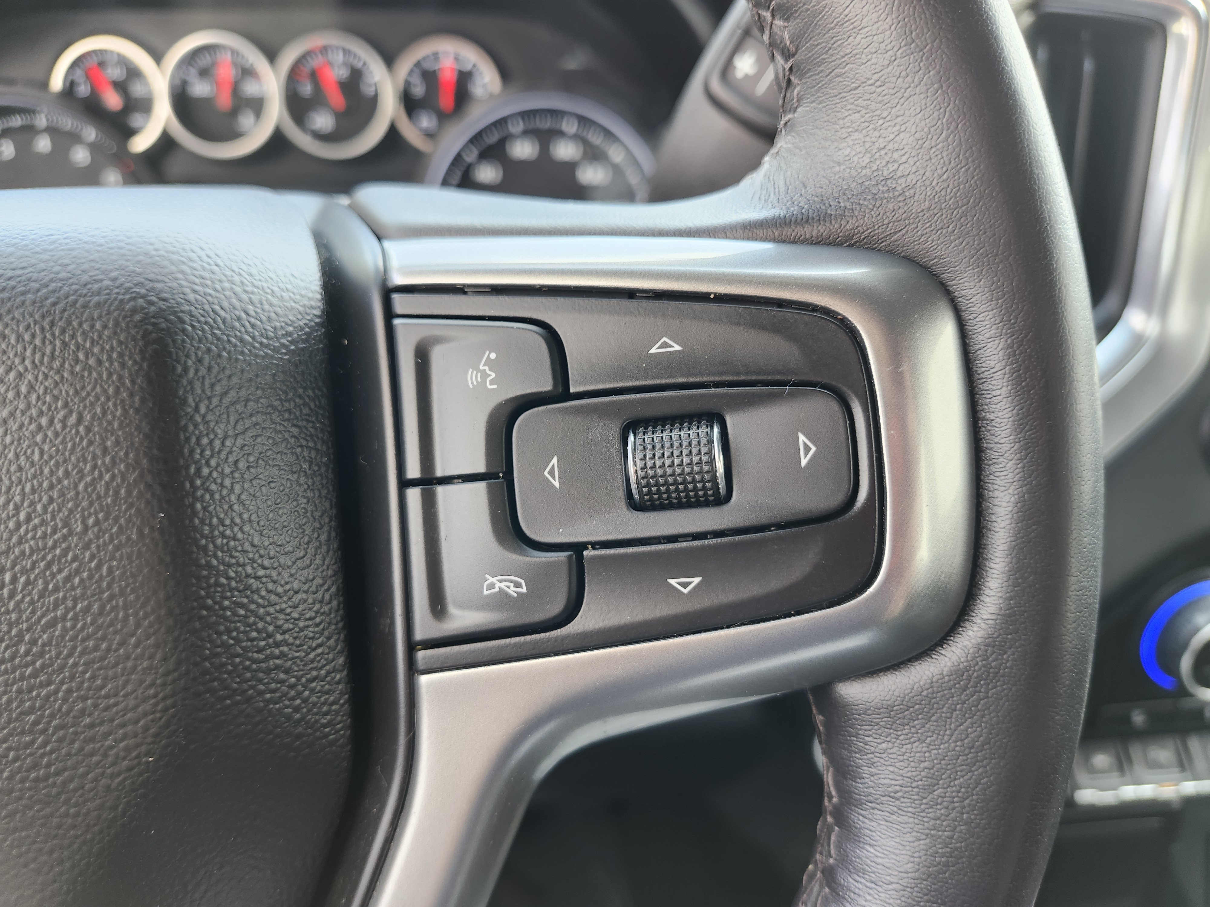 Used 2022 Chevrolet Silverado 1500 LT w/ Safety Package II AWD/4WD image 34