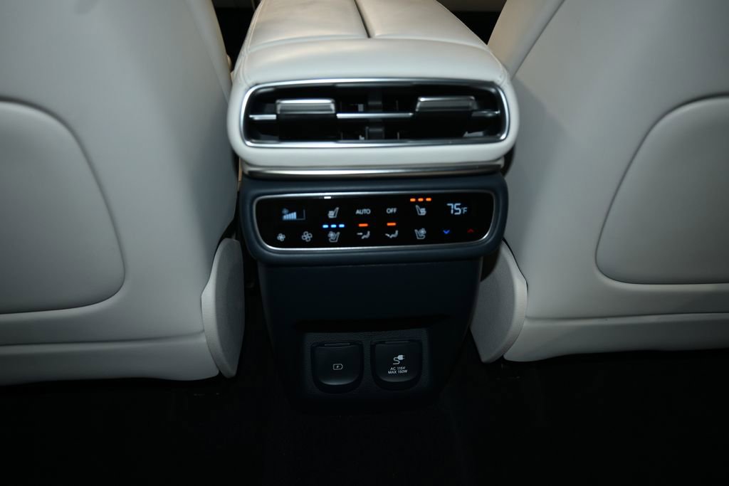 Used 2025 Genesis GV80 3.5T Prestige AWD/4WD image 18