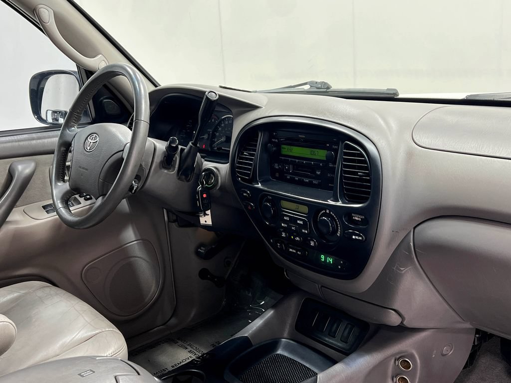 Used 2006 Toyota Sequoia SR5 AWD/4WD image 17