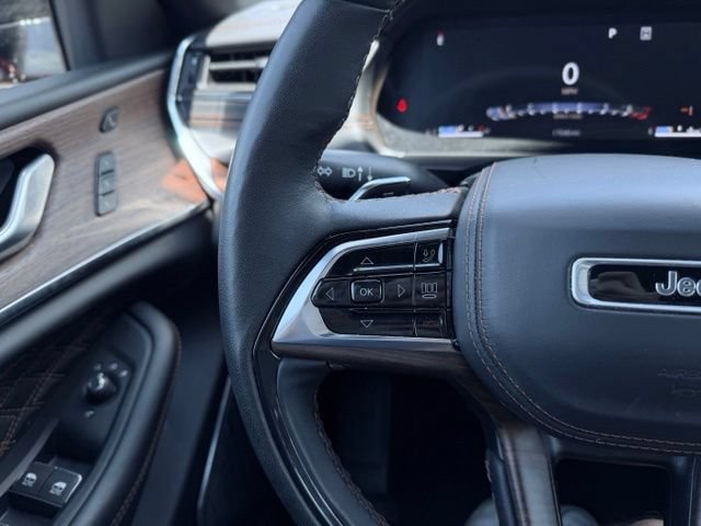 Used 2025 Jeep Grand Cherokee Summit AWD/4WD image 30