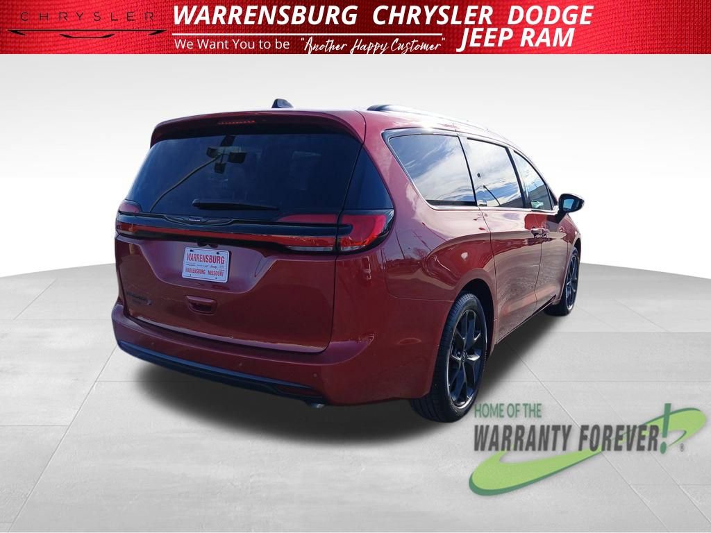 New 2026 Chrysler Pacifica Select w/ S Appearance Package image 3
