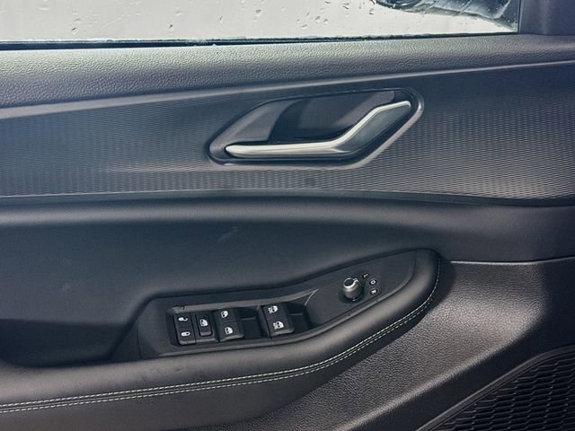 New 2025 Jeep Grand Cherokee Altitude image 17