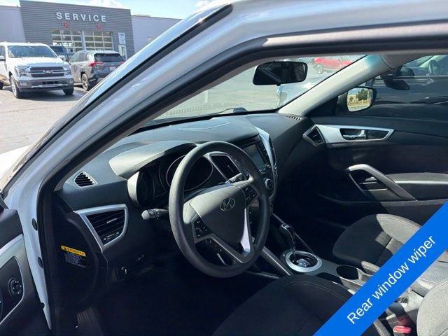 Used 2016 Hyundai Veloster FWD image 16