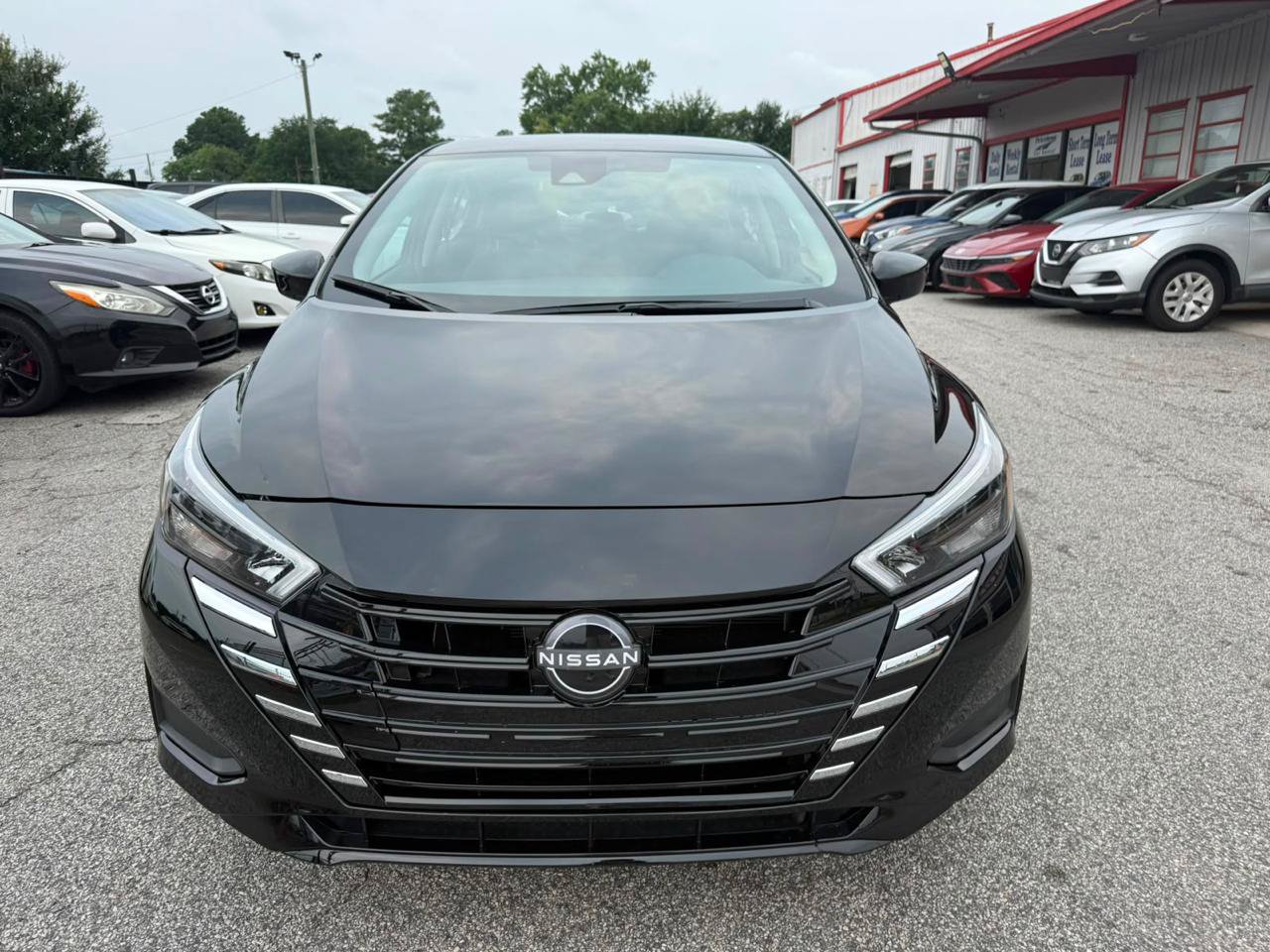 Used 2025 Nissan Versa SV w/ Trunk Package FWD image 2