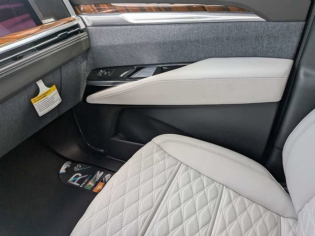 New 2026 Cadillac Escalade ESV Platinum Sport w/ LPO, ONYX Package AWD/4WD image 21