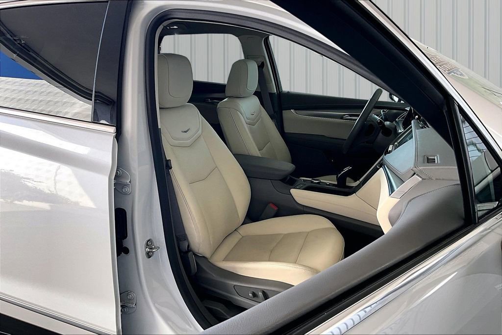 Used 2023 Cadillac XT5 Premium Luxury w/ Technology Package FWD image 17