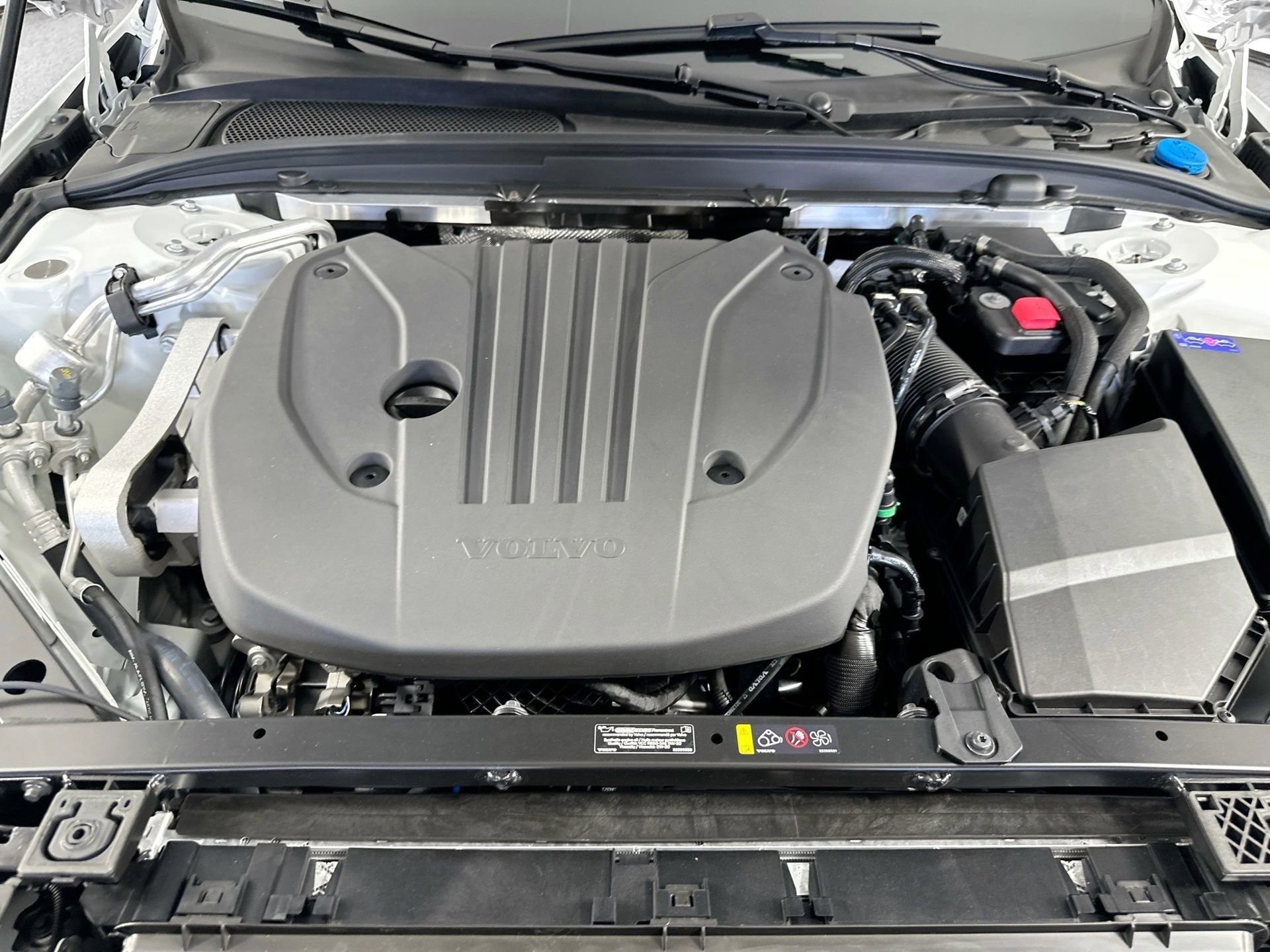 New 2026 Volvo V60 B5 Cross Country Ultra w/ Protection Package Premier image 31