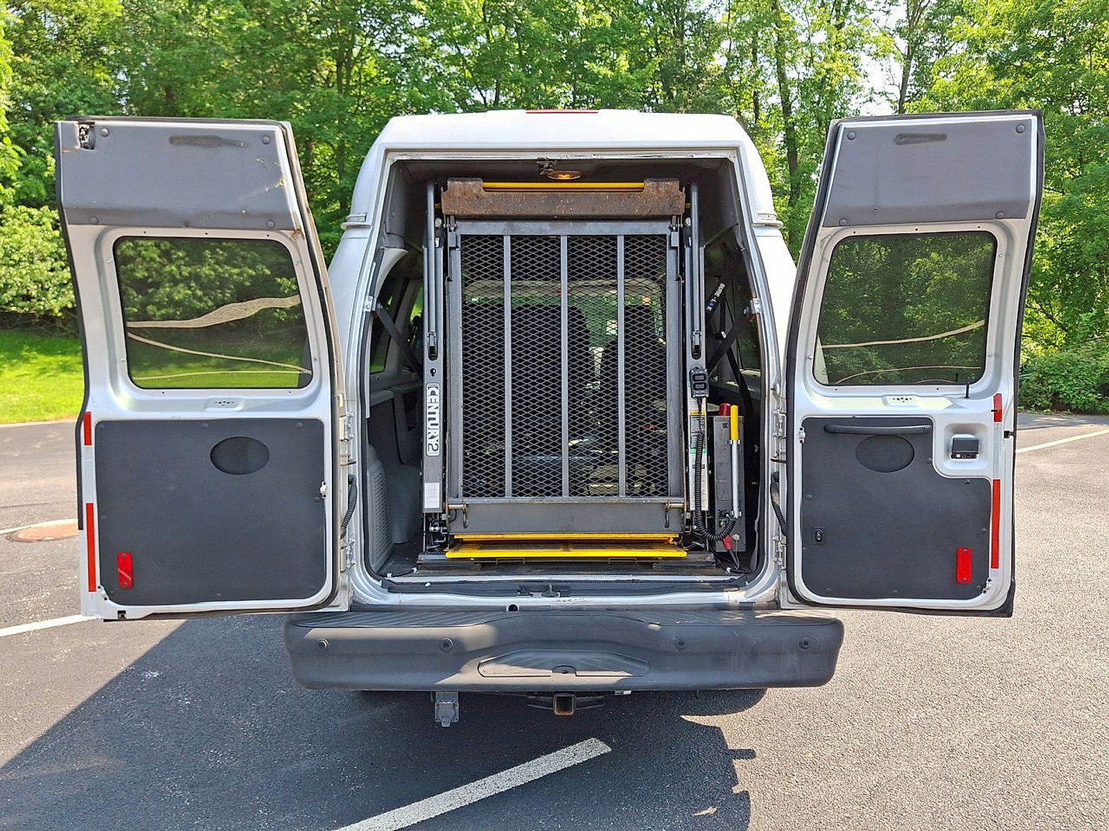 Used 2011 Ford E-350 and Econoline 350 XL w/ PWR Windows & Locks Group image 25