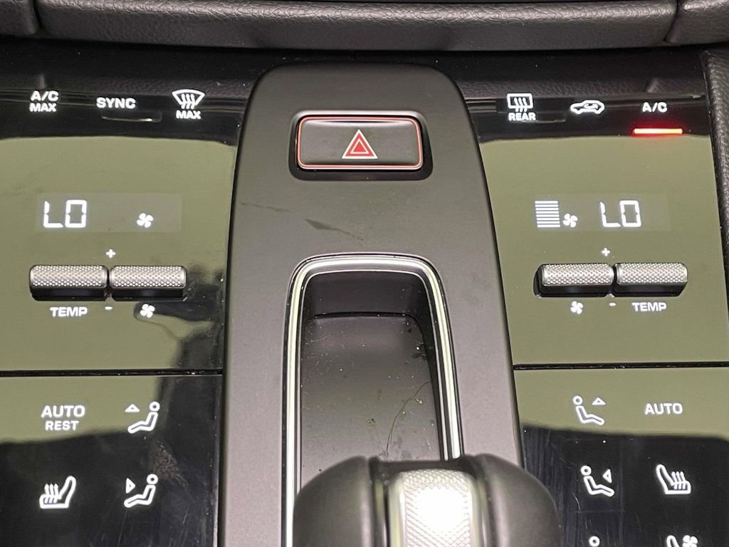 Certified 2025 Porsche Macan image 33