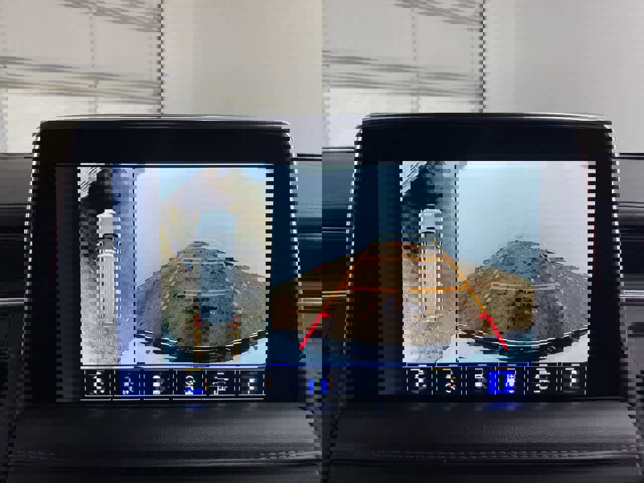 Used 2023 Chevrolet Tahoe Z71 w/ Luxury Package image 25